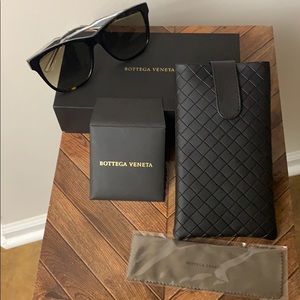 Bottega Veneta BV0001SA Sunglasses & Leather Case